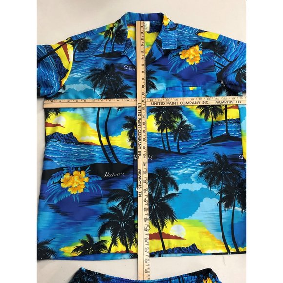 Royal Creations Made in Hawaii Blouse & Short Set - Picture 7 of 9